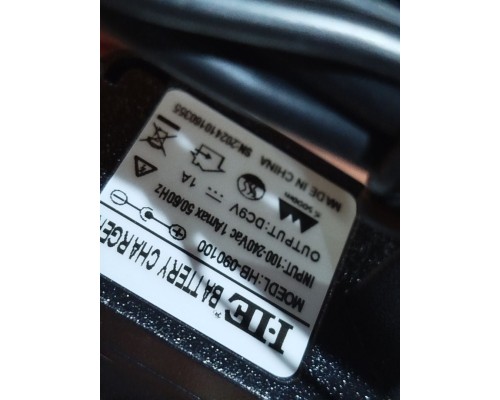 Зарядное устройство HB-090100 для тележек CW 9V/1A (Charger) горизонтальное 1049384
