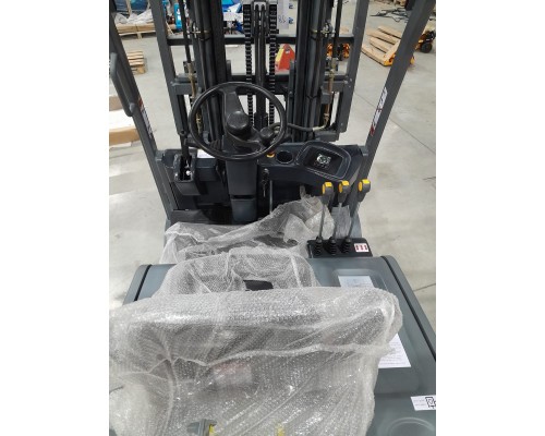 Погрузчик электрический четырехопорный TOR 2,0 т 4,5 м FB20R сайдшифт, своб. ход мачты 1045725