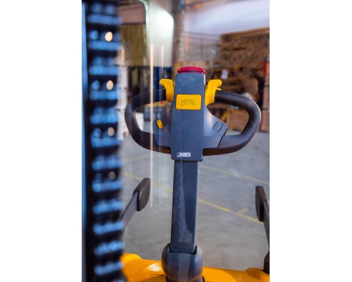 Штабелер самоходный 1,5 т 5,6 м XILIN CDDK15-III 24/200 В/Ач (с платформой) 1012039