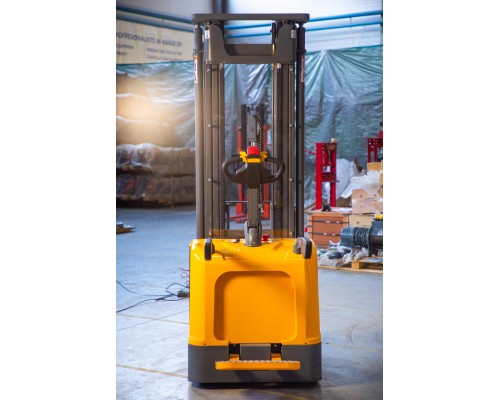 Штабелер самоходный 1,5 т 5,6 м XILIN CDDK15-III 24/200 В/Ач (с платформой) 1012039