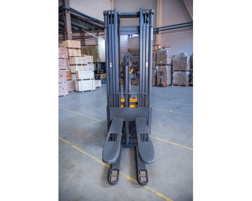 Штабелер самоходный 1,5 т 5,6 м XILIN CDDK15-III 24/200 В/Ач (с платформой) 1012039