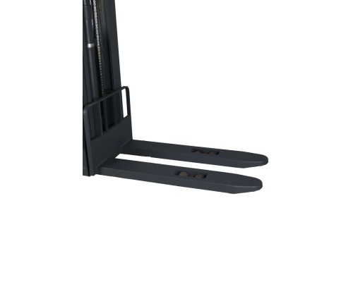 Штабелер самоходный 1,5 т 5,6 м XILIN CDDR15-III 24/200 В/Ач (сопровождаемый) 1010950