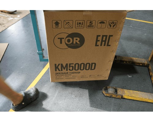 Генератор дизельный 5,0 кВт 220В с электростартером и колесами TOR KM5000D 1049613