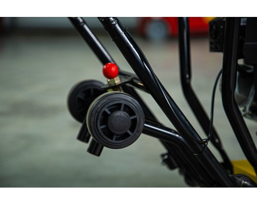 Виброплита TOR C-60T(R) 70 кг, 10,5кН (Honda) бак, коврик, колесный комплект 1022027