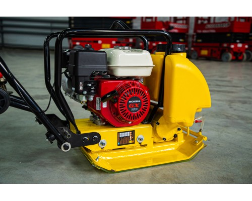 Виброплита TOR C-60T(R) 70 кг, 10,5кН (Honda) бак, коврик, колесный комплект 1022027