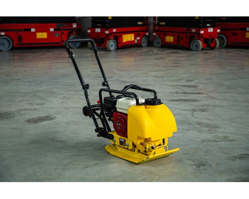 Виброплита TOR C-60T(R) 70 кг, 10,5кН (Honda) бак, коврик, колесный комплект 1022027